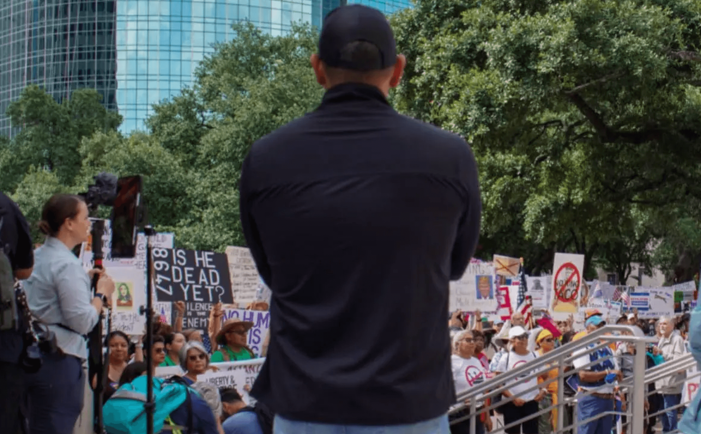 Social Media Controversy Erupts After Houston Protest Sign Targets(02)